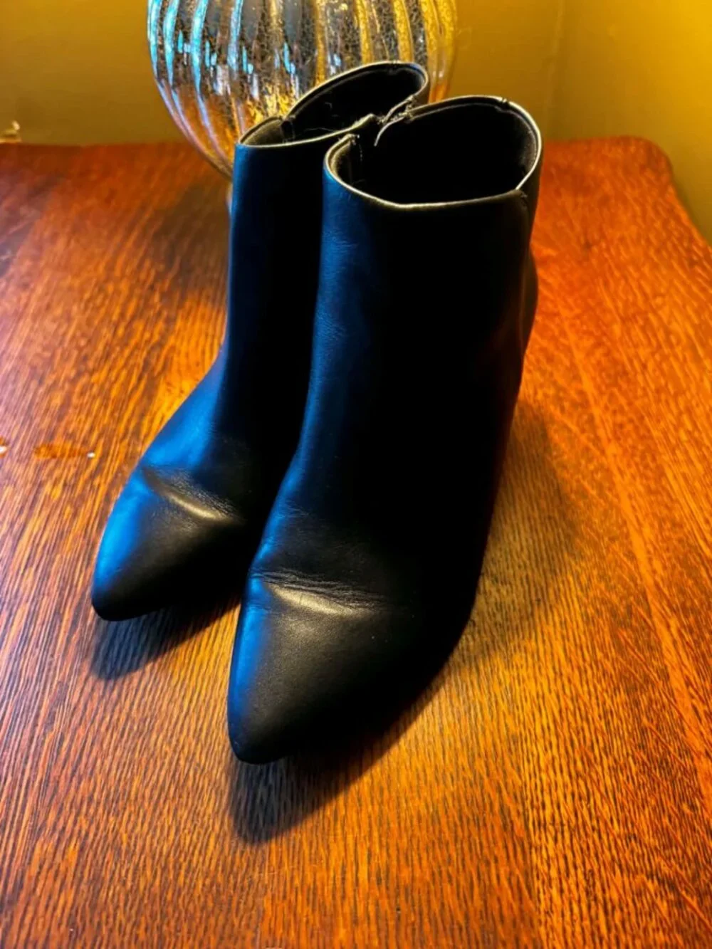 Clarks Collection Black Leather Ankle Boots • Size 6.5 • Excellent Condition